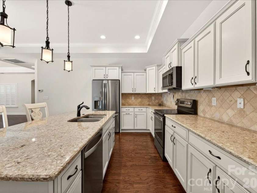 1012 Avalon Place, Matthews, NC 28104.  MLS# CAR4387889, YatesRealty ID 30202. 