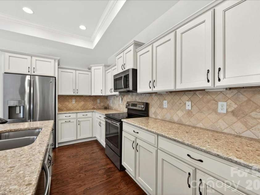 1012 Avalon Place, Matthews, NC 28104.  MLS# CAR4387889, YatesRealty ID 30202. 