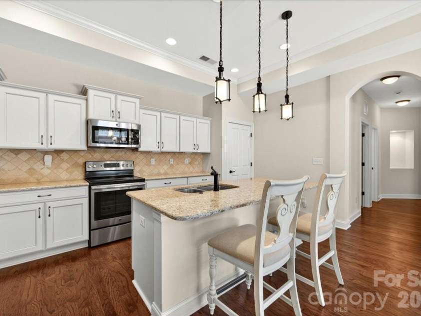 1012 Avalon Place, Matthews, NC 28104.  MLS# CAR4387889, YatesRealty ID 30202. 
