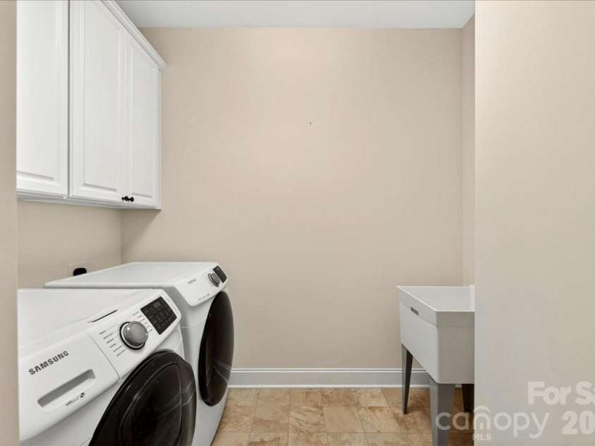 1012 Avalon Place, Matthews, NC 28104.  MLS# CAR4387889, YatesRealty ID 30202. 