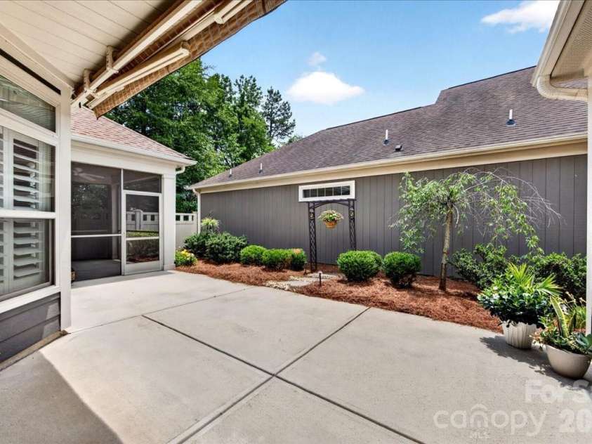 1012 Avalon Place, Matthews, NC 28104.  MLS# CAR4387889, YatesRealty ID 30202. 