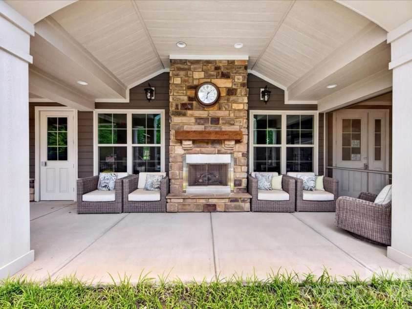 1012 Avalon Place, Matthews, NC 28104.  MLS# CAR4387889, YatesRealty ID 30202. 