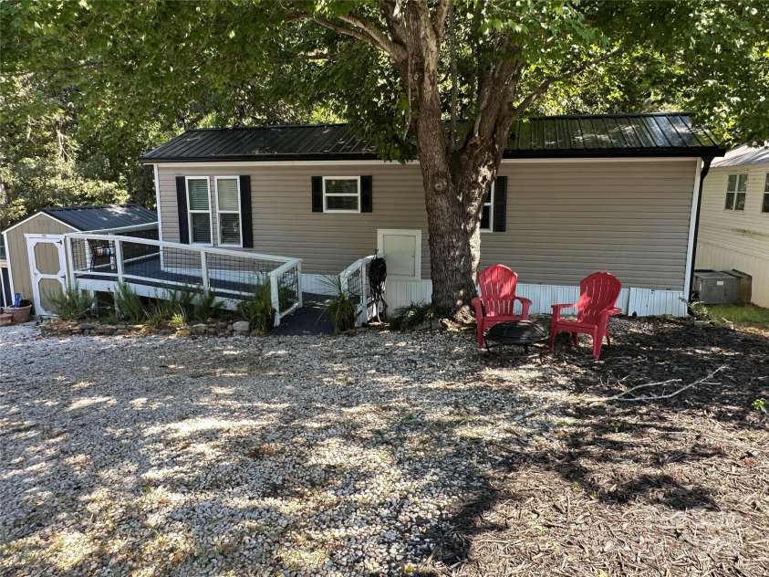 114 Meadowview Circle, New London, NC 28127.  MLS# CAR4284705, YatesRealty ID 30202. 