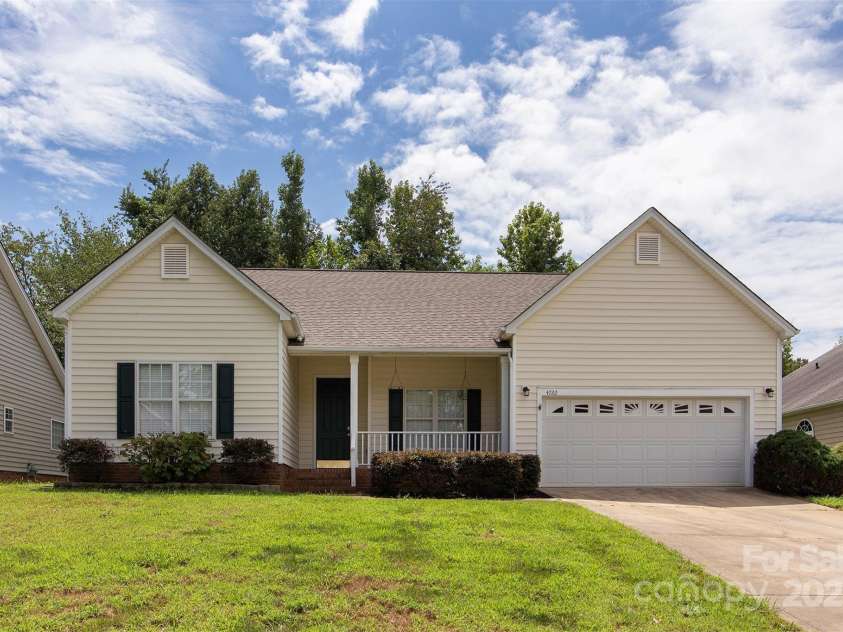 4722 Lone Tree Court, Charlotte, NC 28269.  MLS# CAR4288953, YatesRealty ID 30203. 