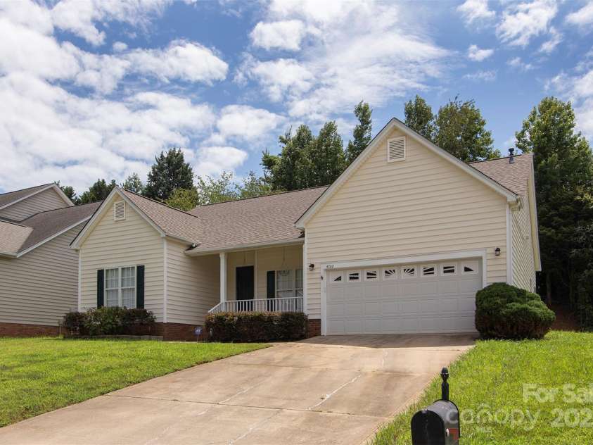 4722 Lone Tree Court, Charlotte, NC 28269.  MLS# CAR4288953, YatesRealty ID 30203. 