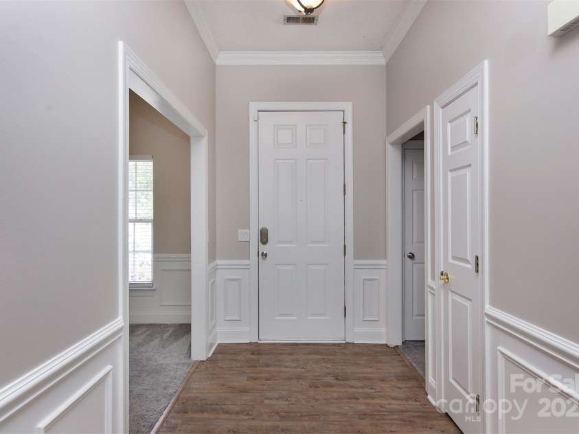 4722 Lone Tree Court, Charlotte, NC 28269.  MLS# CAR4288953, YatesRealty ID 30203. 