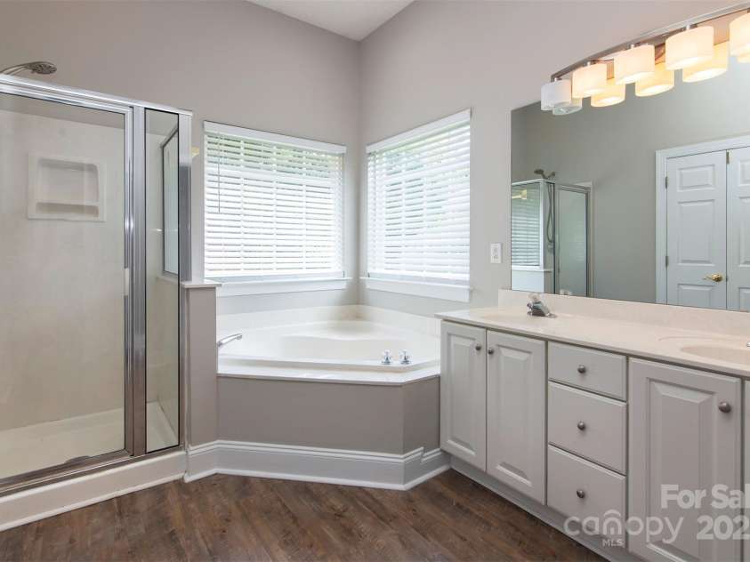 4722 Lone Tree Court, Charlotte, NC 28269.  MLS# CAR4288953, YatesRealty ID 30203. 