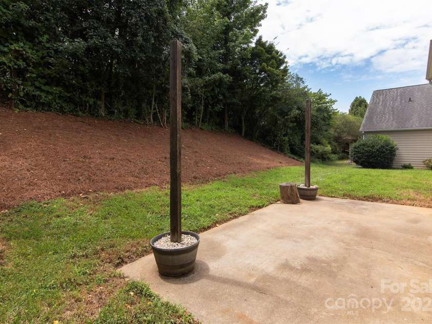 4722 Lone Tree Court, Charlotte, NC 28269.  MLS# CAR4288953, YatesRealty ID 30203. 