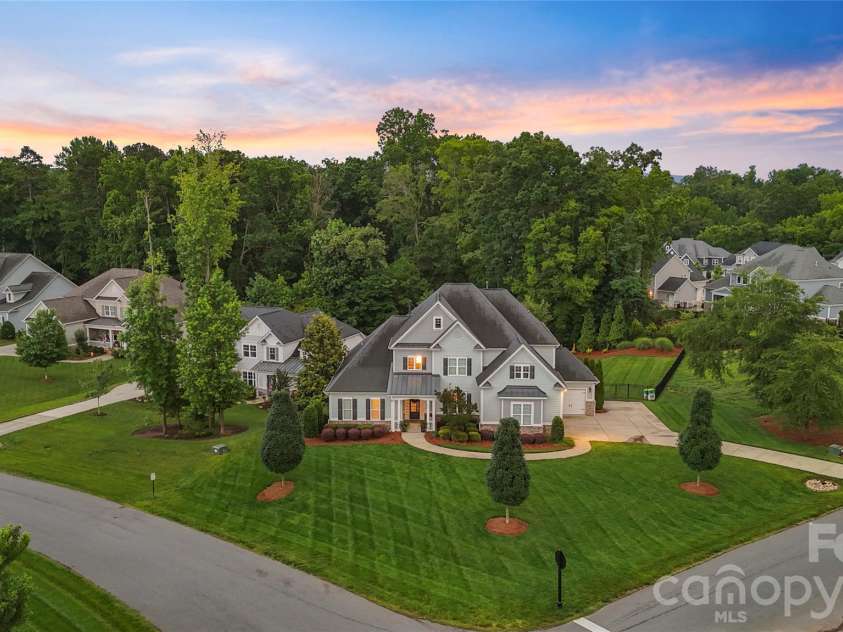 200 Seven Oaks Landing, Belmont, NC 28012.  MLS# CAR4387254, YatesRealty ID 30204. 