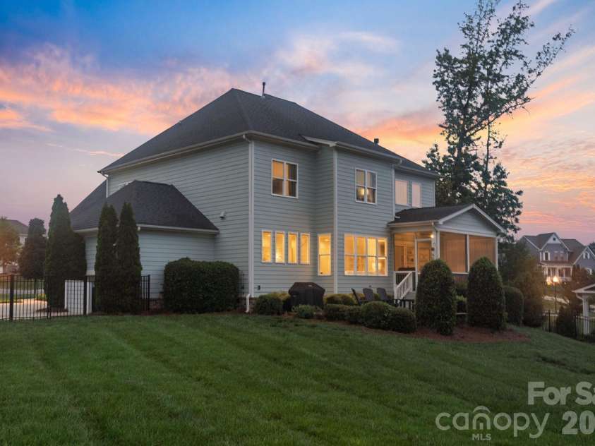 200 Seven Oaks Landing, Belmont, NC 28012.  MLS# CAR4387254, YatesRealty ID 30204. 