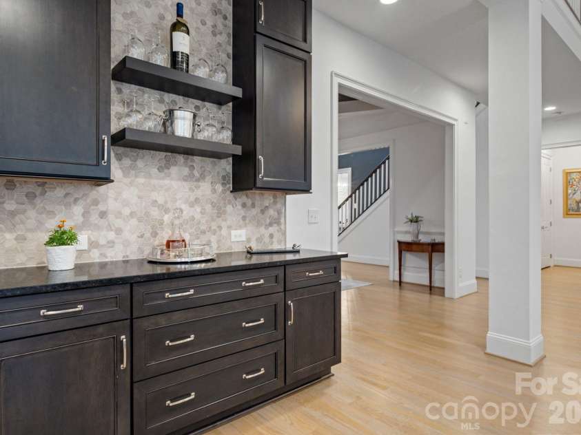 200 Seven Oaks Landing, Belmont, NC 28012.  MLS# CAR4387254, YatesRealty ID 30204. Kitchen Bar Area