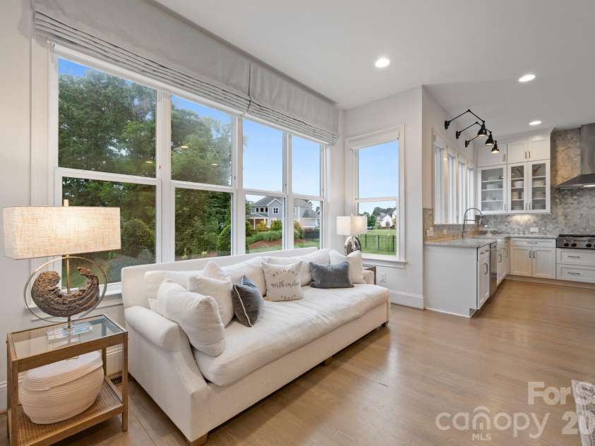 200 Seven Oaks Landing, Belmont, NC 28012.  MLS# CAR4387254, YatesRealty ID 30204. Sitting Area