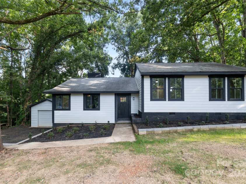 322 Breslin Street, Wadesboro, NC 28170.  MLS# CAR4288840, YatesRealty ID 30205. 