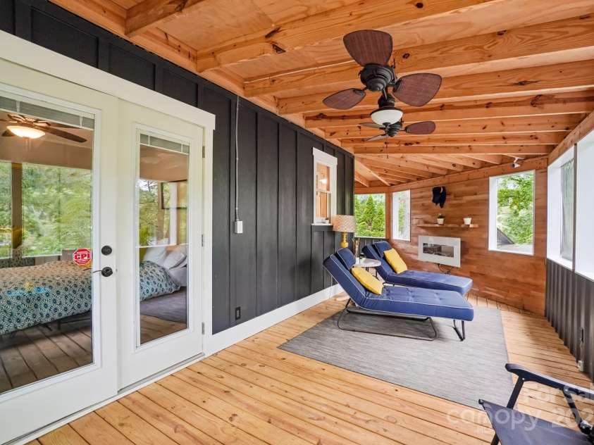 15 Pinewood Road, Asheville, NC 28805.  MLS# CAR4286661, YatesRealty ID 30206. 