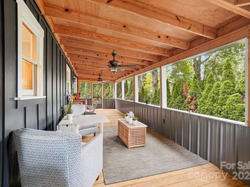 15 Pinewood Road, Asheville, NC 28805.  MLS# CAR4286661, YatesRealty ID 30206. 