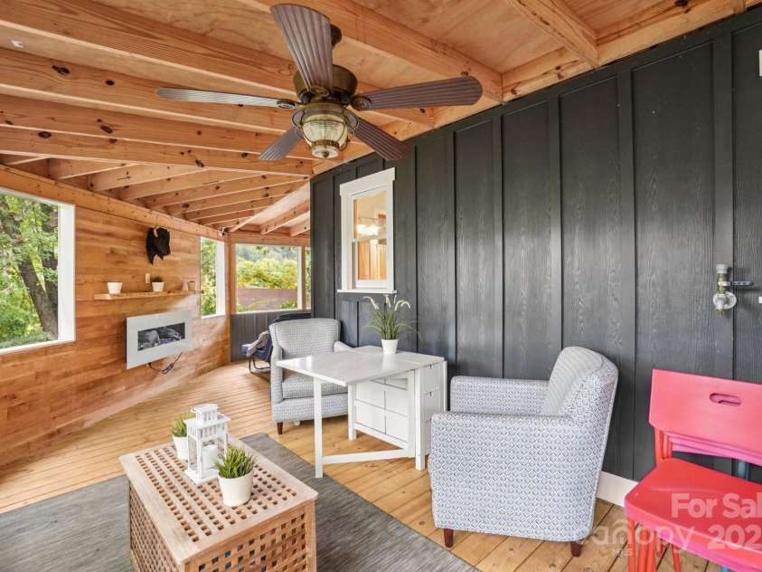 15 Pinewood Road, Asheville, NC 28805.  MLS# CAR4286661, YatesRealty ID 30206. 