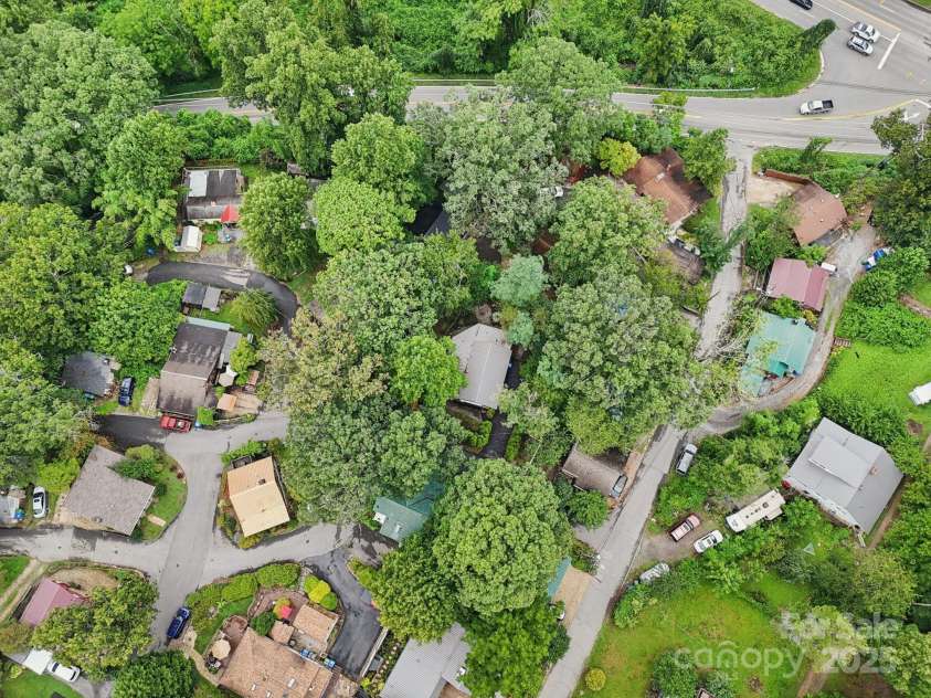 15 Pinewood Road, Asheville, NC 28805.  MLS# CAR4286661, YatesRealty ID 30206. 