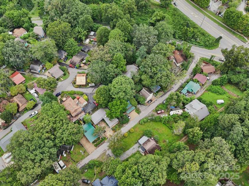 15 Pinewood Road, Asheville, NC 28805.  MLS# CAR4286661, YatesRealty ID 30206. 