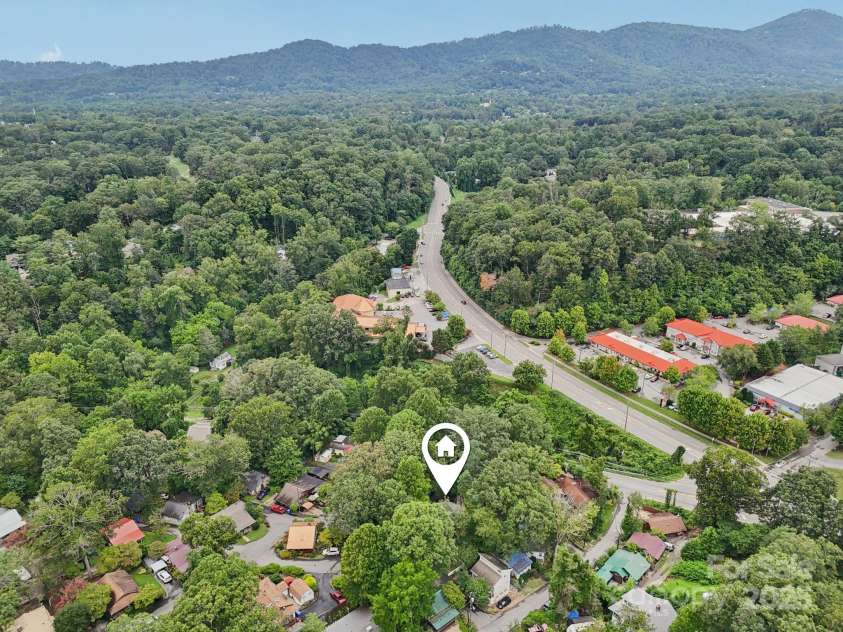 15 Pinewood Road, Asheville, NC 28805.  MLS# CAR4286661, YatesRealty ID 30206. 