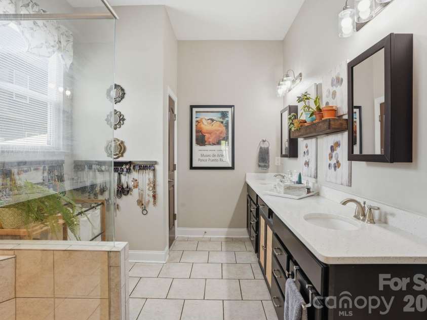 9833 Andres Duany Drive, Huntersville, NC 28078.  MLS# CAR4390023, YatesRealty ID 30207. Primary Bathroom