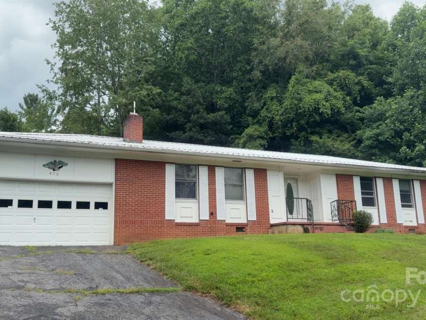 456 Duck Branch, Bakersville, NC 28705.  MLS# CAR4285904, YatesRealty ID 30208. 