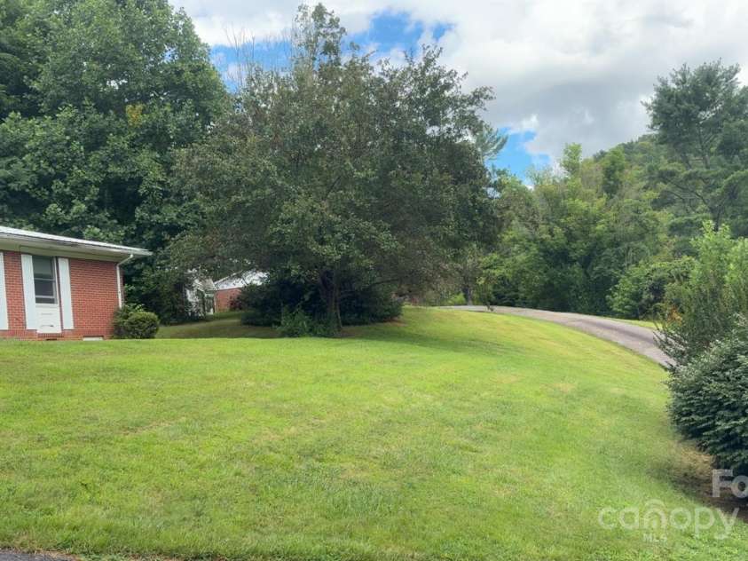 456 Duck Branch, Bakersville, NC 28705.  MLS# CAR4285904, YatesRealty ID 30208. 