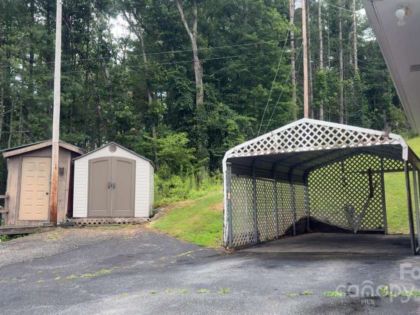 456 Duck Branch, Bakersville, NC 28705.  MLS# CAR4285904, YatesRealty ID 30208. 