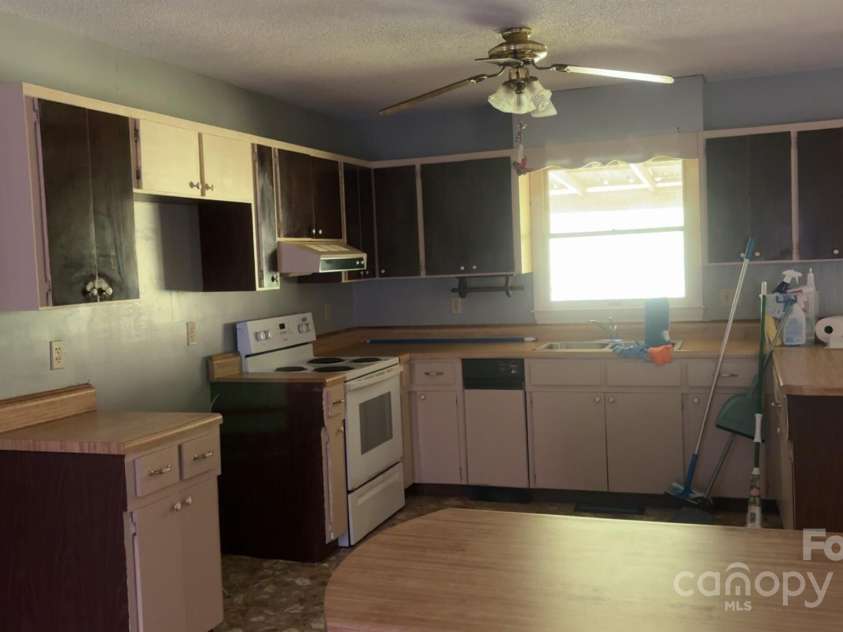 456 Duck Branch, Bakersville, NC 28705.  MLS# CAR4285904, YatesRealty ID 30208. 