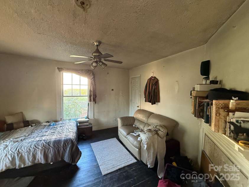 2605 Booker Avenue, Charlotte, NC 28216.  MLS# CAR4289108, YatesRealty ID 30209. 