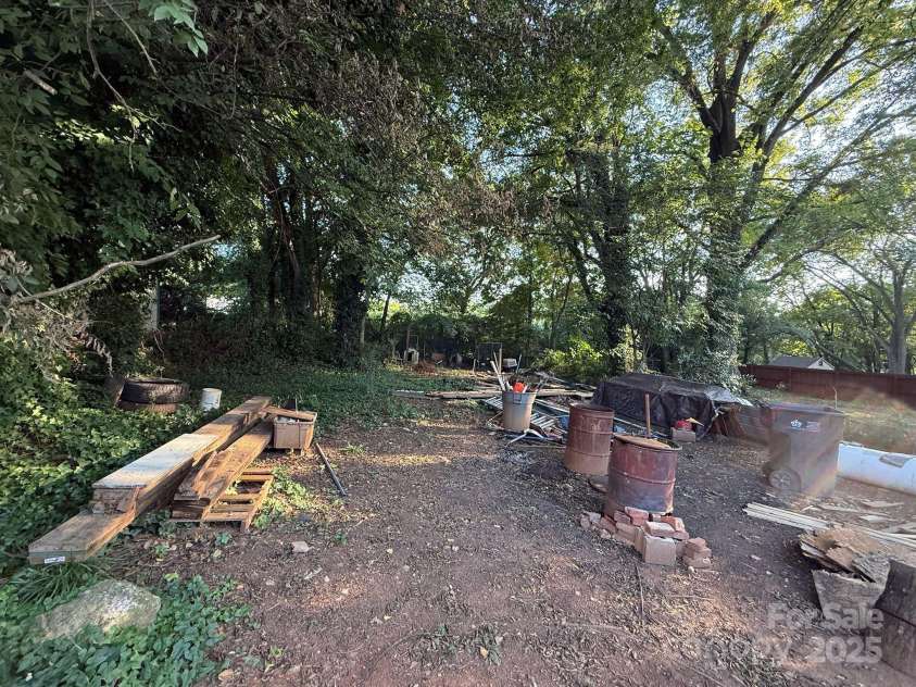 2605 Booker Avenue, Charlotte, NC 28216.  MLS# CAR4289108, YatesRealty ID 30209. 