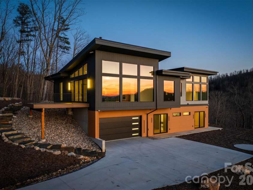 463 Summit Trail, Nebo, NC 28761.  MLS# CAR4350199, YatesRealty ID 3021. 