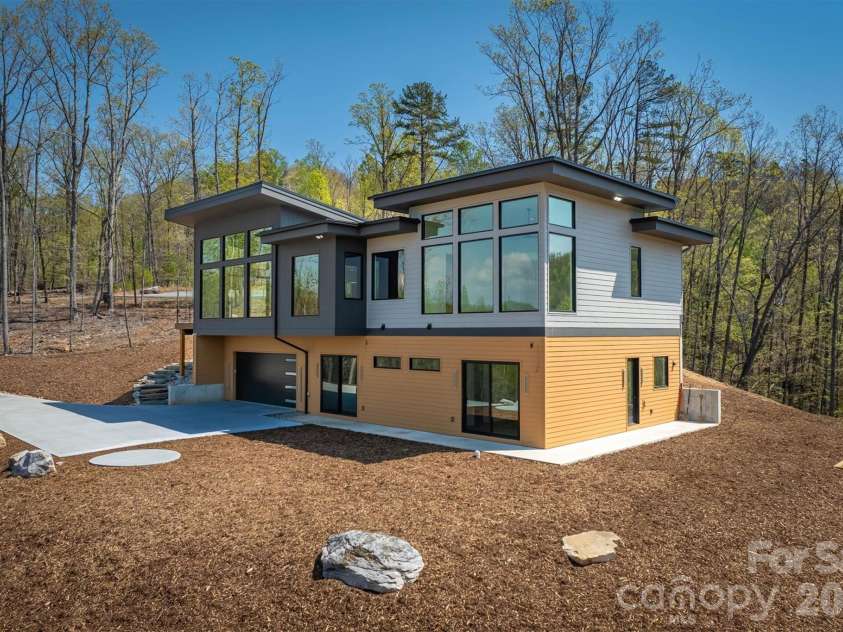 463 Summit Trail, Nebo, NC 28761.  MLS# CAR4350199, YatesRealty ID 3021. 
