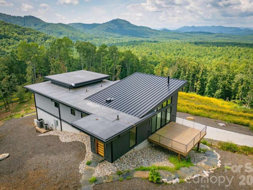 463 Summit Trail, Nebo, NC 28761.  MLS# CAR4350199, YatesRealty ID 3021. 