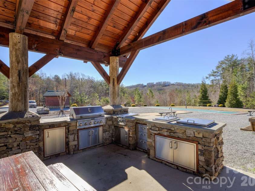 463 Summit Trail, Nebo, NC 28761.  MLS# CAR4350199, YatesRealty ID 3021. Community kitchen area