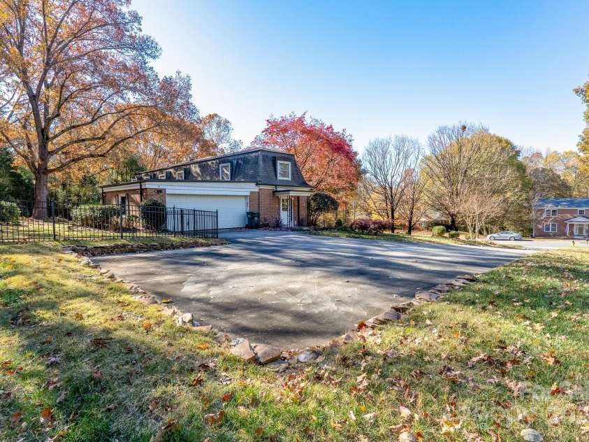 758 Williamsburg Drive, Concord, NC 28025.  MLS# CAR4248248, YatesRealty ID 3021. 