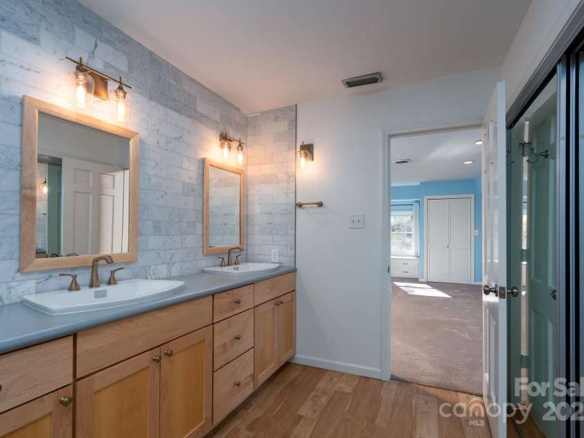 758 Williamsburg Drive, Concord, NC 28025.  MLS# CAR4248248, YatesRealty ID 3021. Primary Bathroom