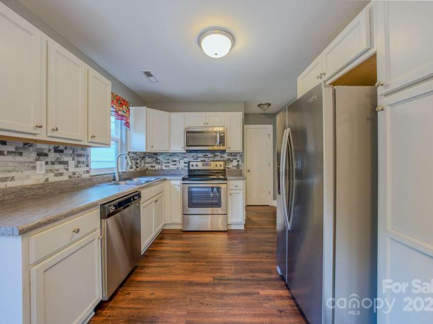 209 Stoney Point Way, Candler, NC 28715.  MLS# CAR4319401, YatesRealty ID 30210. 