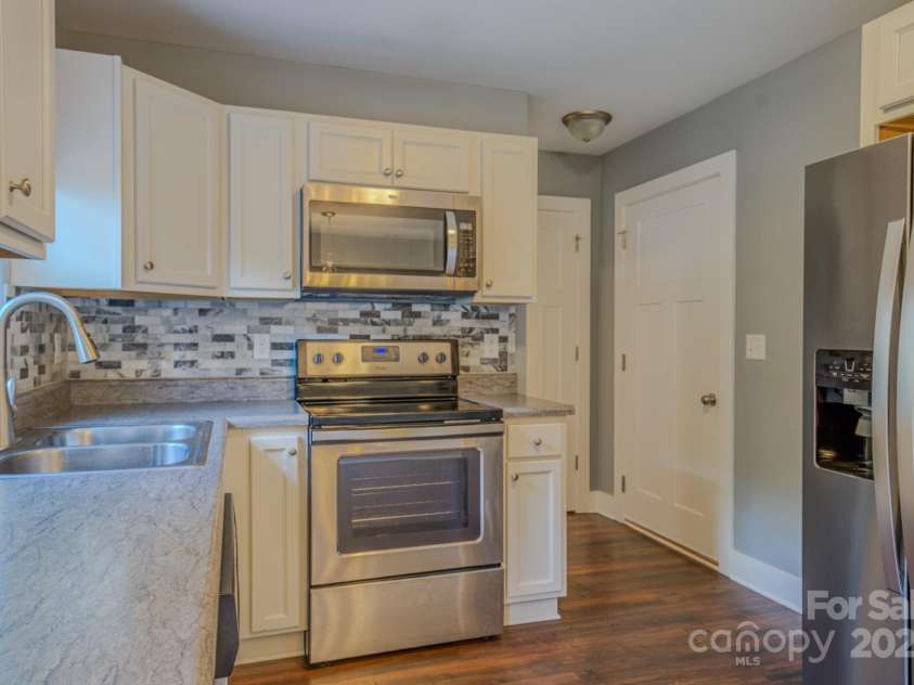 209 Stoney Point Way, Candler, NC 28715.  MLS# CAR4319401, YatesRealty ID 30210. 