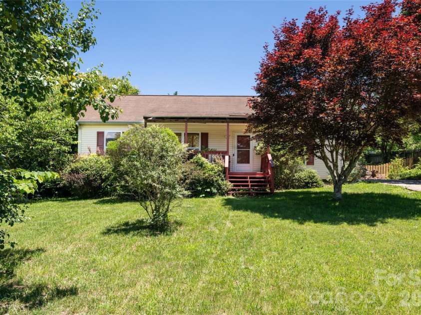 339 Hi Alta Avenue, Asheville, NC 28806.  MLS# CAR4390929, YatesRealty ID 30212. 