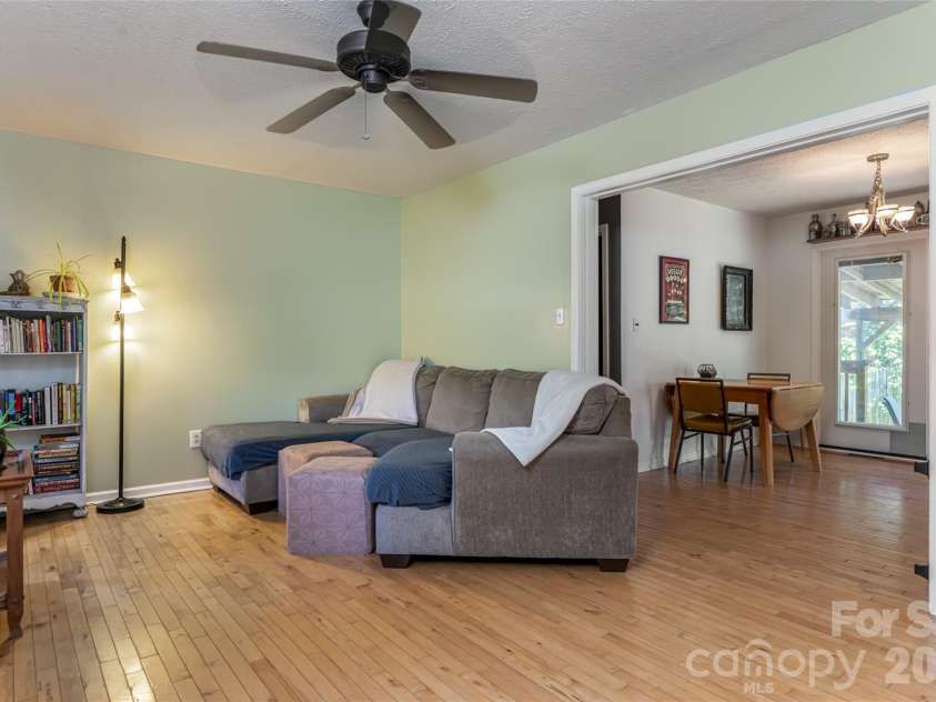 339 Hi Alta Avenue, Asheville, NC 28806.  MLS# CAR4390929, YatesRealty ID 30212. 
