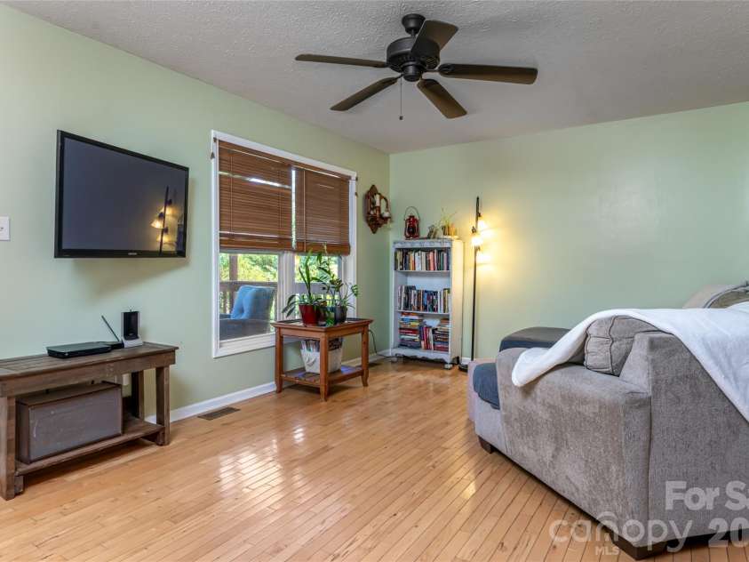 339 Hi Alta Avenue, Asheville, NC 28806.  MLS# CAR4390929, YatesRealty ID 30212. 