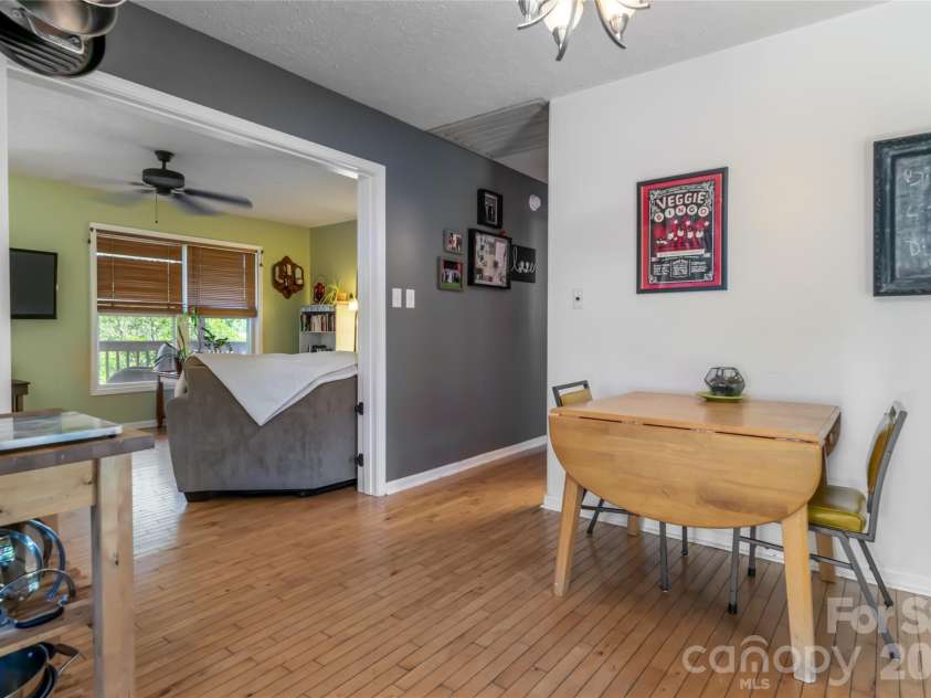 339 Hi Alta Avenue, Asheville, NC 28806.  MLS# CAR4390929, YatesRealty ID 30212. 