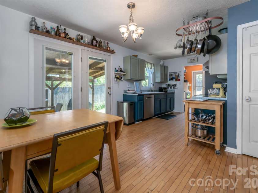 339 Hi Alta Avenue, Asheville, NC 28806.  MLS# CAR4390929, YatesRealty ID 30212. 