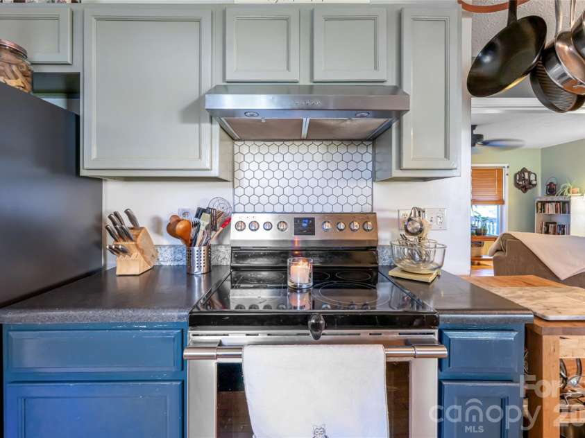 339 Hi Alta Avenue, Asheville, NC 28806.  MLS# CAR4390929, YatesRealty ID 30212. 