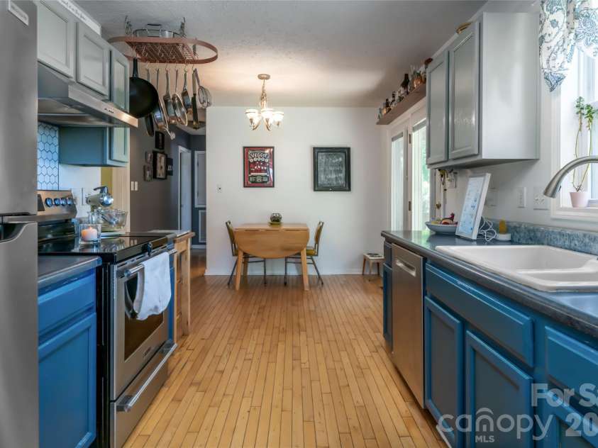 339 Hi Alta Avenue, Asheville, NC 28806.  MLS# CAR4390929, YatesRealty ID 30212. 