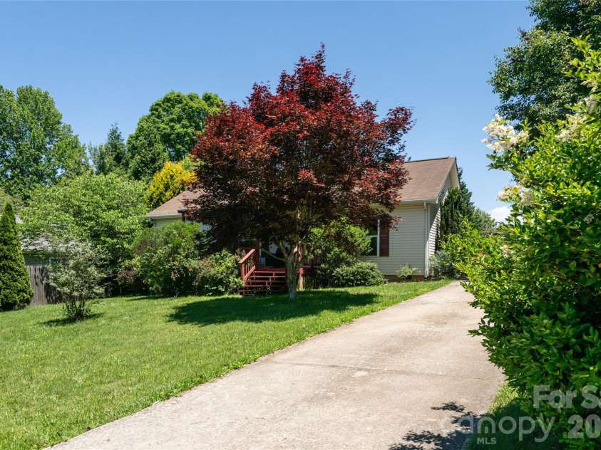 339 Hi Alta Avenue, Asheville, NC 28806.  MLS# CAR4390929, YatesRealty ID 30212. 