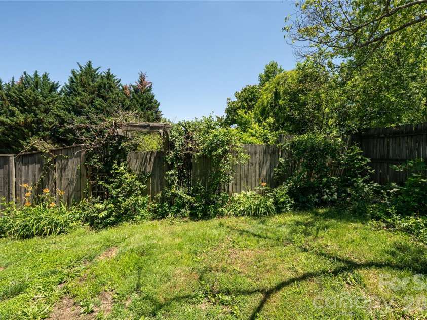 339 Hi Alta Avenue, Asheville, NC 28806.  MLS# CAR4390929, YatesRealty ID 30212. 