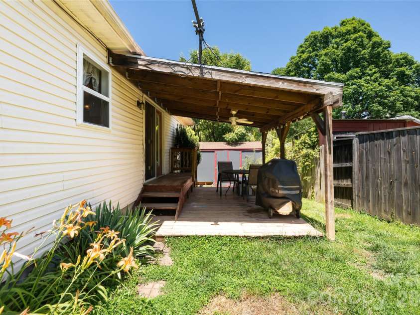 339 Hi Alta Avenue, Asheville, NC 28806.  MLS# CAR4390929, YatesRealty ID 30212. 