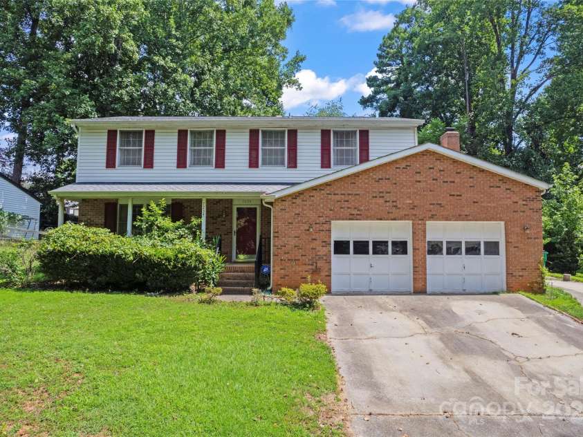 7234 Rollingridge Drive, Charlotte, NC 28211.  MLS# CAR4289087, YatesRealty ID 30213. 