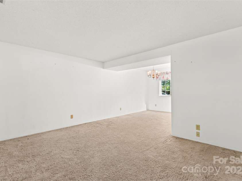 7234 Rollingridge Drive, Charlotte, NC 28211.  MLS# CAR4289087, YatesRealty ID 30213. 